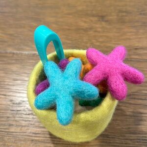 Lovevery felt stars & tweezer set